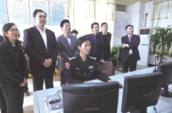 國(guó)家民政部農(nóng)村社區(qū)驗(yàn)收評(píng)估組對(duì)南海區(qū)農(nóng)村社區(qū)建設(shè)進(jìn)行檢查驗(yàn)收。