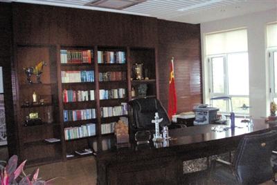 遼寧大學黨委書記被曝光的辦公室。 網(wǎng)絡(luò)截圖