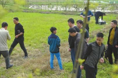 少年指認藏槍地點。