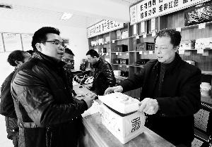 4月2日，福建省古田縣紀委、監(jiān)察局成立清明節(jié)專項督查組，對違反“八項規(guī)定”行為進行監(jiān)督檢查。新華社發(fā)