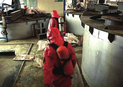 7日凌晨，青海省海東市平安縣鑫海資源開發(fā)有限責(zé)任公司元石山鎳鐵礦廠浸出車間內(nèi)發(fā)生有毒氣體中毒事故，造成2死6傷，醫(yī)院臨床判斷為疑似硫化氫中毒。目前有關(guān)部門正在調(diào)查有毒氣體來源。