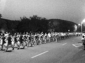 廣場舞大媽“轉(zhuǎn)行”，徐州每晚萬人暴走