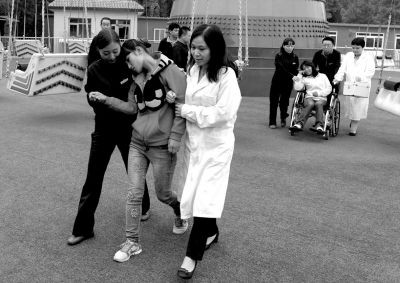 朝陽(yáng)公園開展大型游樂設(shè)施應(yīng)急演練。