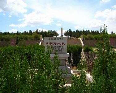 網(wǎng)絡(luò)曝光遼寧阜新“萬(wàn)人坑”遺址遭到嚴(yán)重破壞，出現(xiàn)紀(jì)念碑損壞、館內(nèi)沒(méi)照明、遺骨散失等問(wèn)題