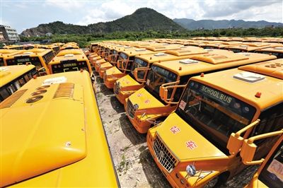 8月28日，浙江溫嶺，擱置農(nóng)村近1年的校車。