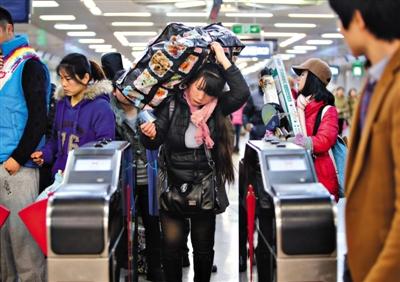 “網(wǎng)絡(luò)黃?！迸浒僬讓拵屍?0.1秒發(fā)現(xiàn)退票