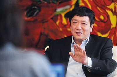 　政協(xié)委員、中國(guó)電力投資集團(tuán)總經(jīng)理陸啟洲稱，7800元是其每月基本工資。資料圖片/新京報(bào)記者 楊杰