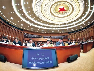 昨日，食品安全法修訂草案提交十二屆全國人大常委會第十四次會議進(jìn)行三審。 新華社記者 李濤 攝