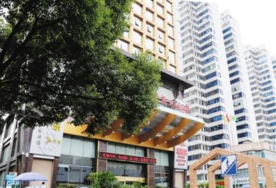 衡陽官員趙安民與之保持聯(lián)系，并邀約女子在這家酒店房間見面。