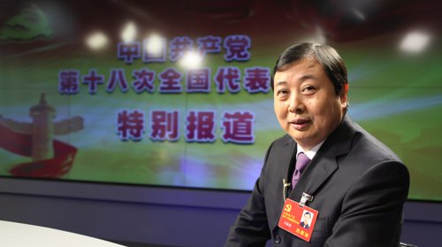 十八大代表，江蘇省江陰市華西村黨委書記、華西集團董事長吳協恩