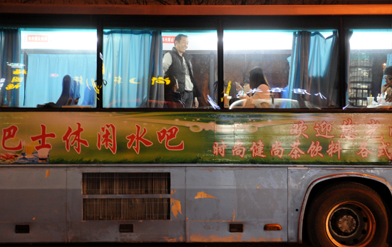 舊巴士變身新餐廳 舊巴士變身新餐廳