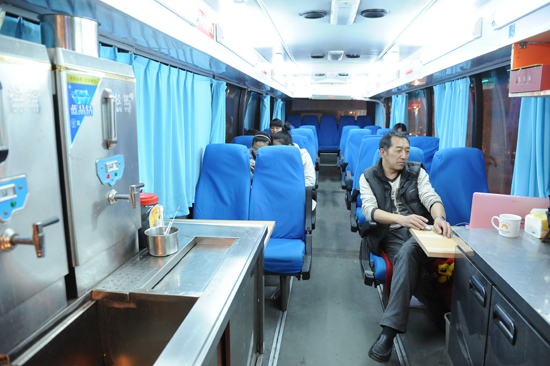 巴士?jī)?nèi)部布置 巴士?jī)?nèi)部布置