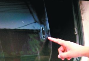 小偷“火攻”一夜盜竊車內(nèi)導(dǎo)航儀 停車場不管賠 小偷“火攻”一夜盜竊車內(nèi)導(dǎo)航儀 停車場不管賠