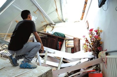 家中成為一片廢墟。記者 趙思衡/攝