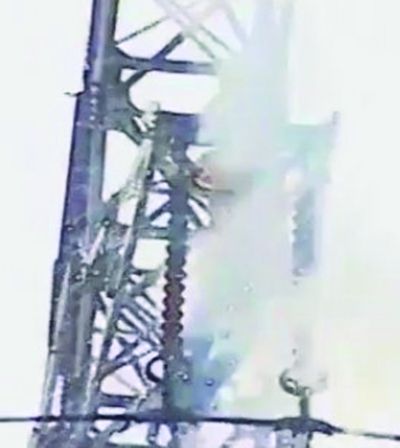 不幸觸電著火。