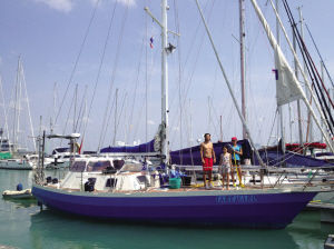 翟峰一家和花34萬元買的“彩虹勇士號(hào)” 翟峰一家和花34萬元買的“彩虹勇士號(hào)”