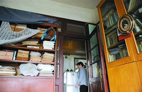 老人生活簡(jiǎn)樸，平時(shí)有保姆照顧