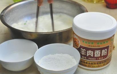 市面上出售的羊肉香粉等食品添加劑。