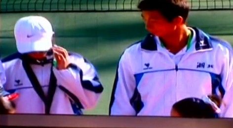 網(wǎng)友曝李娜九運(yùn)會領(lǐng)獎(jiǎng)臺上疑被當(dāng)眾扇耳光(圖)