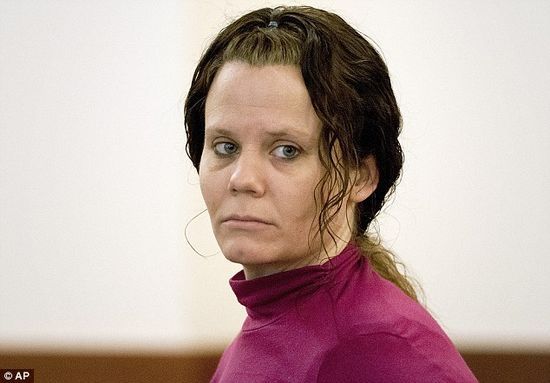 2月12日，勒死朋友并剖腹取嬰的柯里出庭受審。