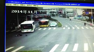 老人倒在路上，最終不治