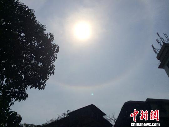 廣東汕頭現(xiàn)“日暈”奇觀(guān) 持續(xù)兩小時(shí)