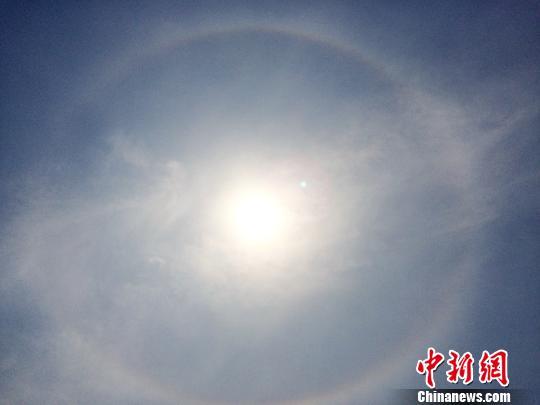 廣東汕頭現(xiàn)“日暈”奇觀(guān) 持續(xù)兩小時(shí)
