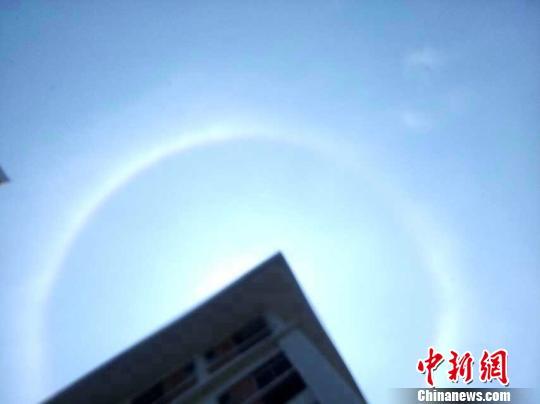 廣東汕頭現(xiàn)“日暈”奇觀(guān) 持續(xù)兩小時(shí)