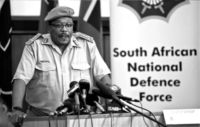 3月23日，中非共和國(guó)首都班吉，從加蓬首都利伯維爾出發(fā)的法國(guó)增援部隊(duì)共計(jì)200名士兵抵達(dá)班吉國(guó)際機(jī)場(chǎng)