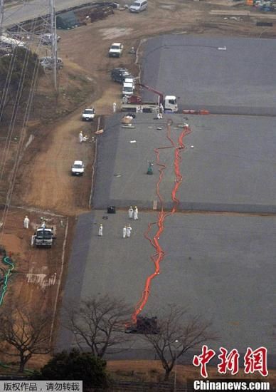 東京電力公司福島第一核電站一儲水池4月5日發(fā)生污水泄漏事故，維修人員自4月6日起，開始使用5臺水泵進(jìn)行污水轉(zhuǎn)移作業(yè)，目前已成功轉(zhuǎn)移13000噸污水，但是仍有47噸發(fā)生了泄露。事故發(fā)生3天以來，泄漏污水總量約167噸。