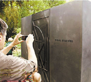 捷克旅行社推“腐敗游”，火了！