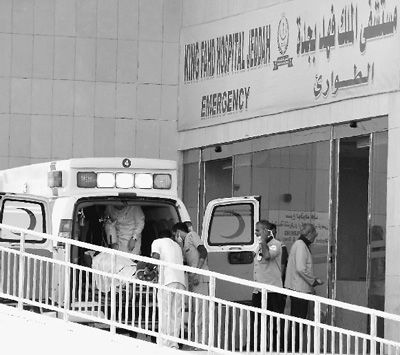 圖為一輛救護(hù)車抵達(dá)沙特吉達(dá)法赫德國王醫(yī)院。