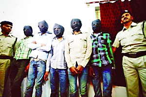 印度一個(gè)特別法庭20日宣布，判處卷入瑞士女游客遭輪奸案的6名男子終身監(jiān)禁。檢方對(duì)判決結(jié)果感到滿意，但表示不排除被告上訴可能。