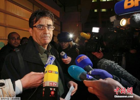 圖為醫(yī)院發(fā)言人接受采訪。