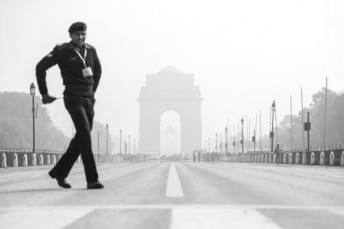 《紐約時報》網(wǎng)站27日配發(fā)的新德里1月某一天的霧霾照片。