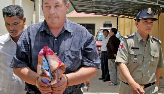 邁克爾·佩佩在柬埔寨被逮捕。