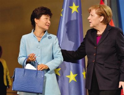 26日，默克爾與來訪的樸槿惠會晤。
