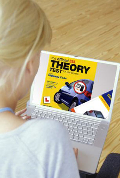 駕駛標(biāo)準(zhǔn)局的發(fā)言人稱，駕照申請(qǐng)通過(guò)率低證明了英國(guó)駕駛安全系數(shù)高。