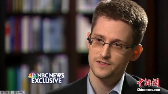 　資料圖：“棱鏡門”曝光者愛德華·斯諾登接受美國全國廣播公司(NBC)的獨(dú)家采訪。