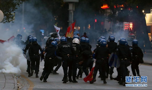 土耳其東南部抗議“伊斯蘭國”示威引發(fā)嚴重沖突 土耳其東南部抗議“伊斯蘭國”示威引發(fā)嚴重沖突