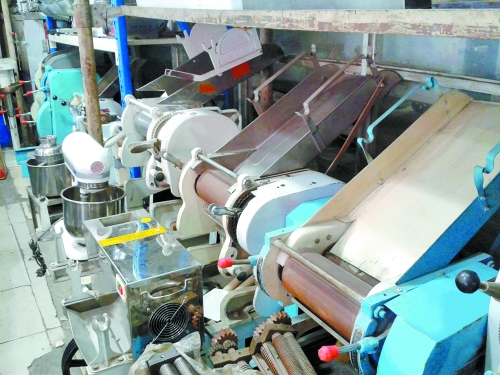 壓面機(jī)沒(méi)有統(tǒng)一的國(guó)家標(biāo)準(zhǔn) 壓面機(jī)沒(méi)有統(tǒng)一的國(guó)家標(biāo)準(zhǔn)