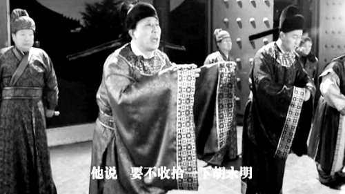 微電影中，“權(quán)貴人士”對“胡永明”多加陷害 視頻截圖