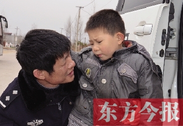 “雷鋒存折”儲蓄社會責(zé)任 支出人間大愛 “雷鋒存折”儲蓄社會責(zé)任 支出人間大愛