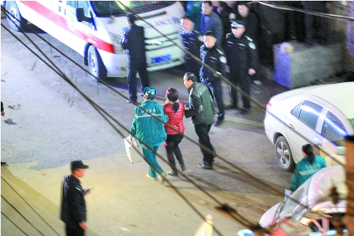 鄭州:男子劫持售貨員 談判專家苦苦“攻心” 鄭州:男子劫持售貨員 談判專家苦苦“攻心”