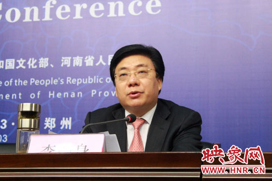 洛陽市市長李柳身發(fā)表熱情洋溢的旅游推介詞。