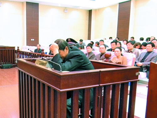 庭審中，楊某一直沒有抬頭。