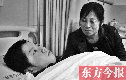 15歲的兒子被毆打成重傷，巨額醫(yī)療費(fèi)成了曲新苗女士難以跨越的坎兒