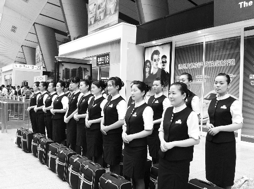 本想著上了學(xué)能安排到高鐵或地鐵單位當(dāng)乘務(wù)員，結(jié)果只是去做安保服務(wù)，許多學(xué)生稱上當(dāng)了