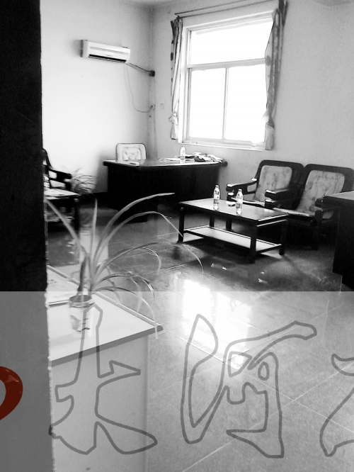 上班時間，這間辦公室內(nèi)卻空無一人。