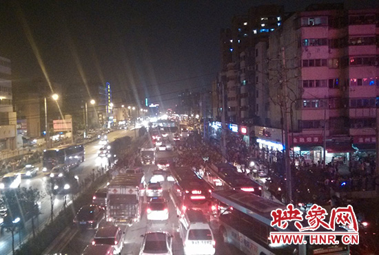 8月7日晚21點(diǎn)5分，道路終于恢復(fù)通行